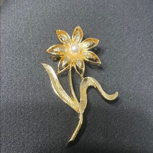 Vintage signed Gerry’s  Goldtone. Flower Brooch with Pearl Accent